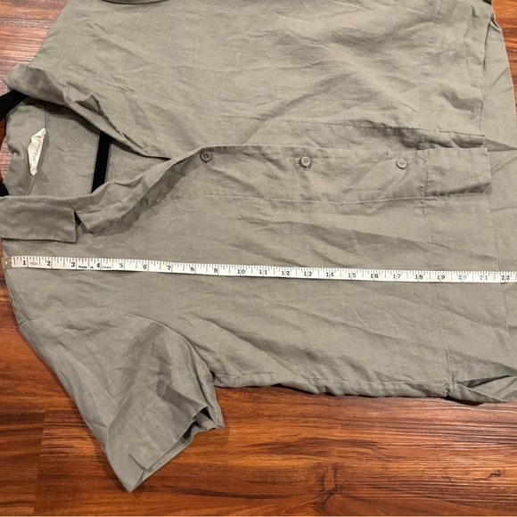 Everlane Notch Linen Green Sage Collared Button Front shirt size small - Picture 7 of 7